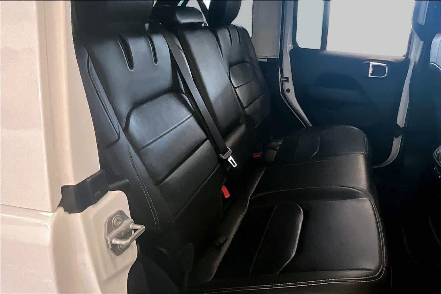 Used 2023 Jeep Wrangler Unlimited Sahara AWD/4WD image 19