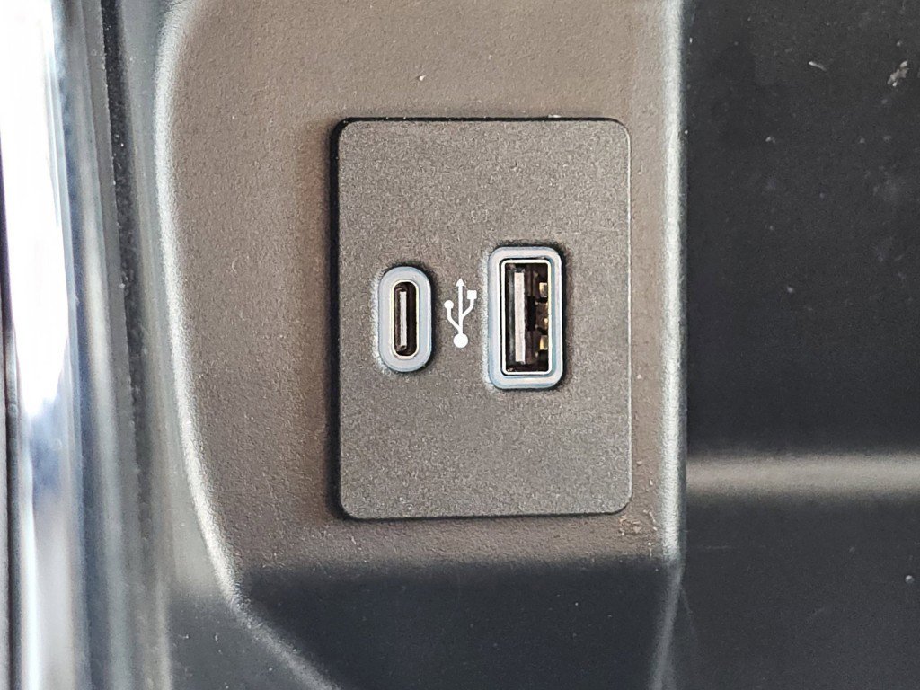 Used 2023 Ford F150 Lightning XLT image 13