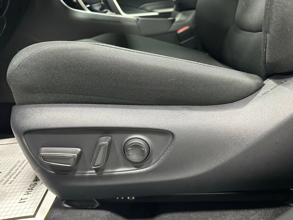 Used 2025 Toyota RAV4 XLE AWD/4WD image 9