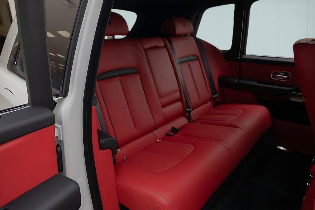 Used 2023 Rolls-Royce Cullinan image 31