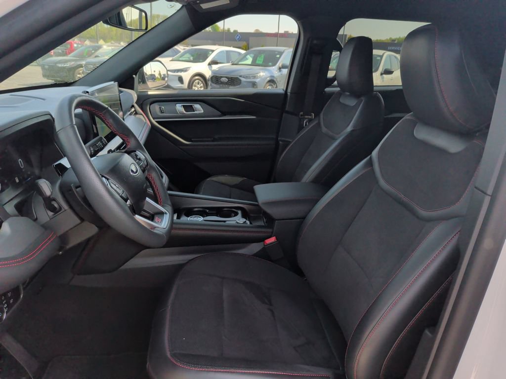 Used 2025 Ford Explorer ST AWD/4WD image 4