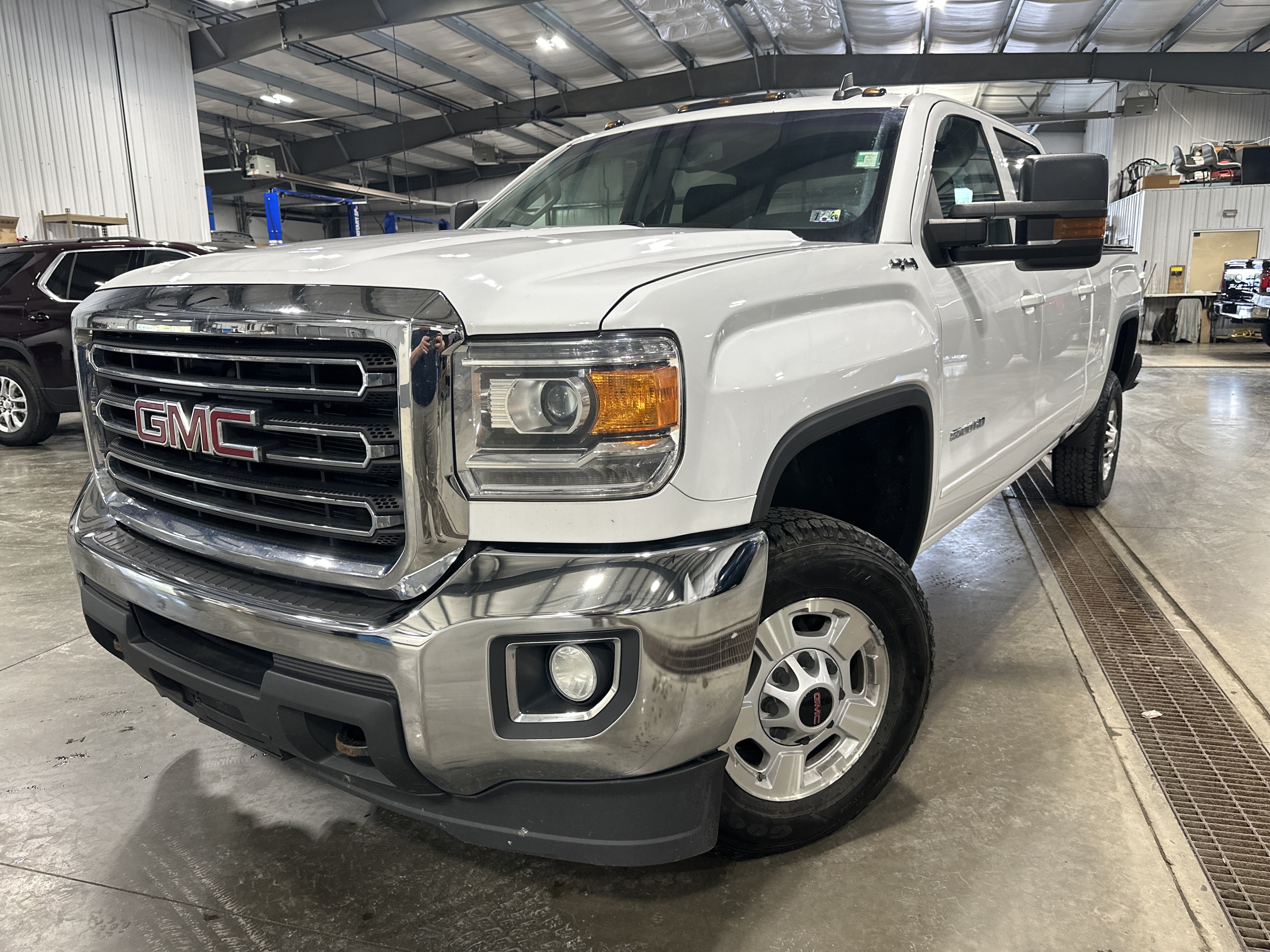 Used 2017 GMC Sierra 2500 SLE w/ HD SLE Preferred Plus Package AWD/4WD image 7