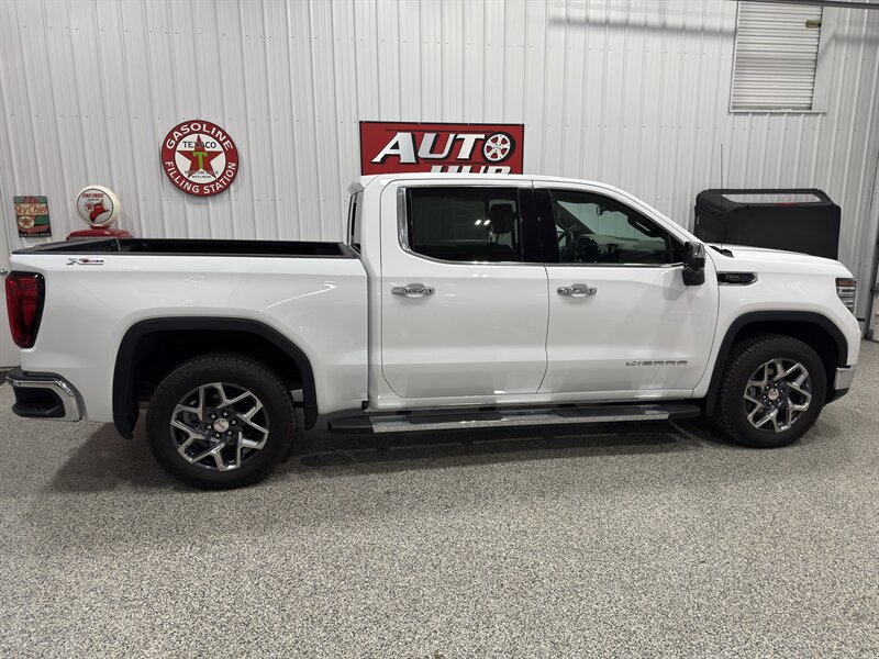 Used 2025 GMC Sierra 1500 SLT w/ SLT Premium Package image 18