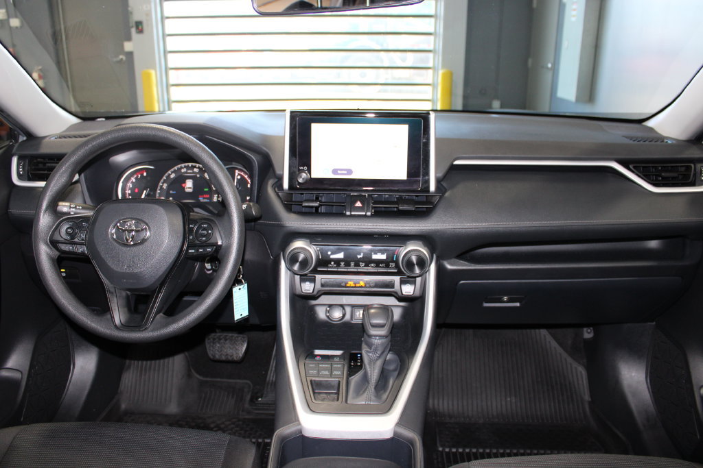 Used 2025 Toyota RAV4 LE AWD/4WD image 13