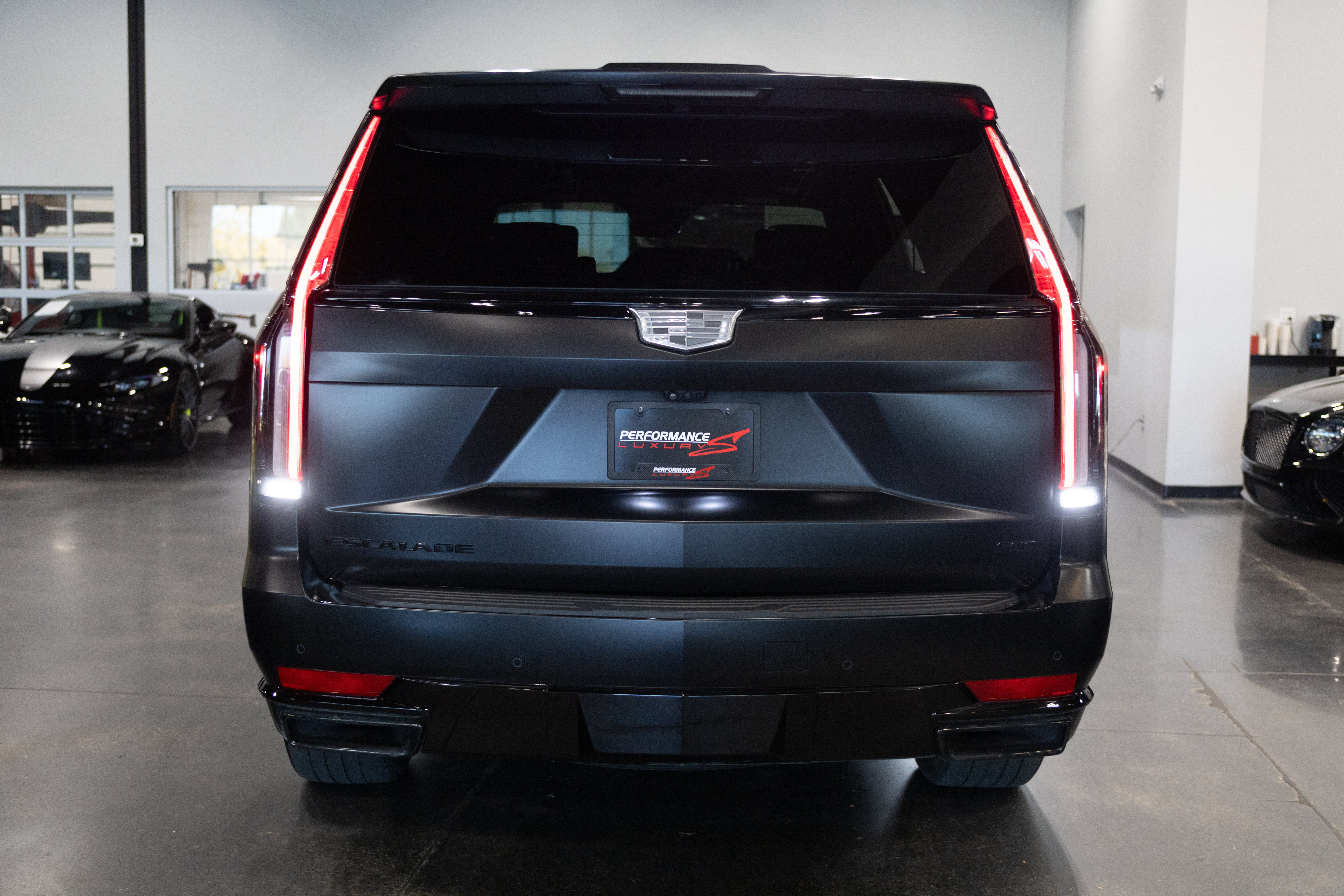 Used 2024 Cadillac Escalade Sport Platinum w/ LPO, ONYX Package AWD/4WD image 5