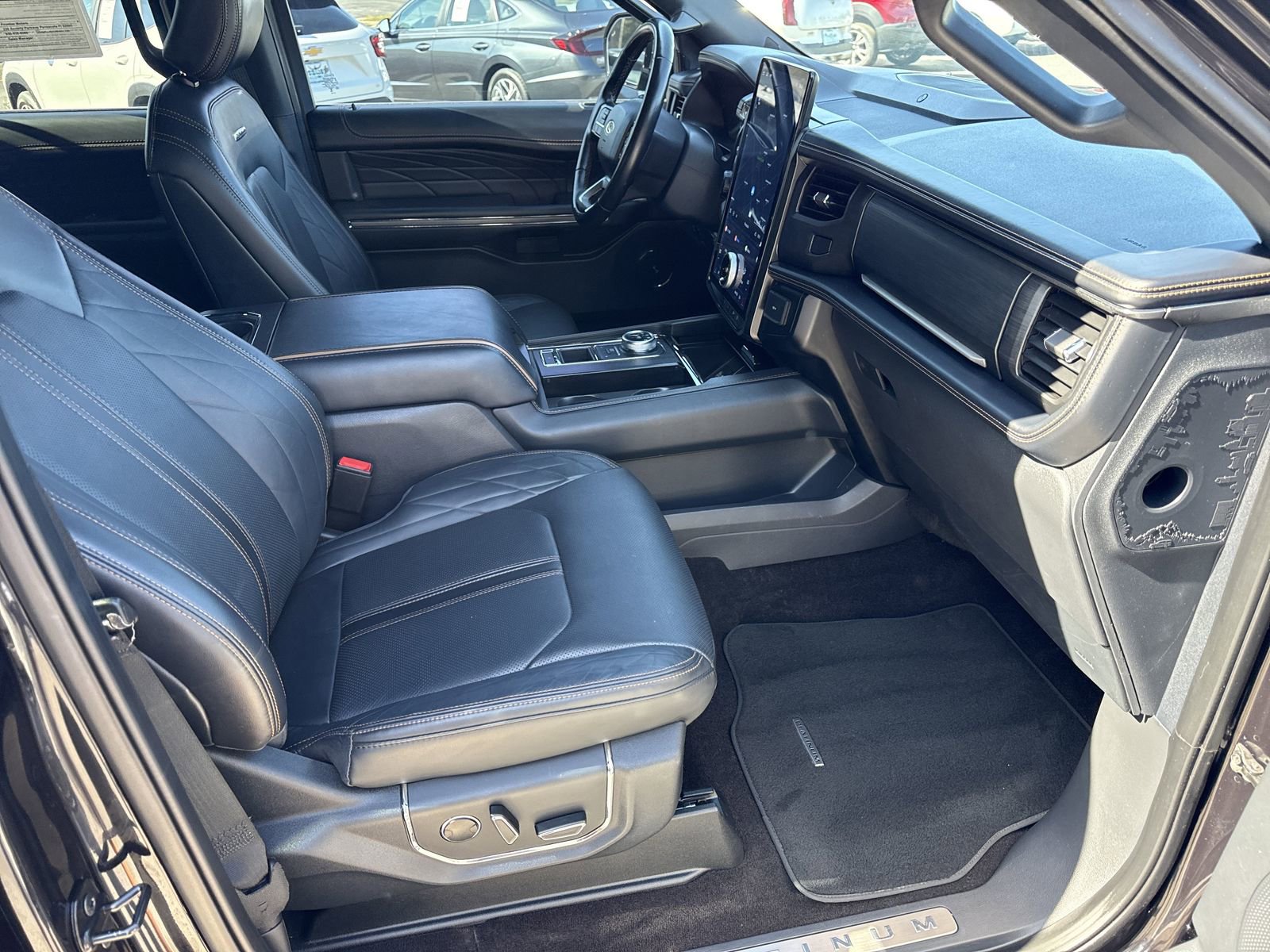 Used 2023 Ford Expedition Platinum RWD image 40