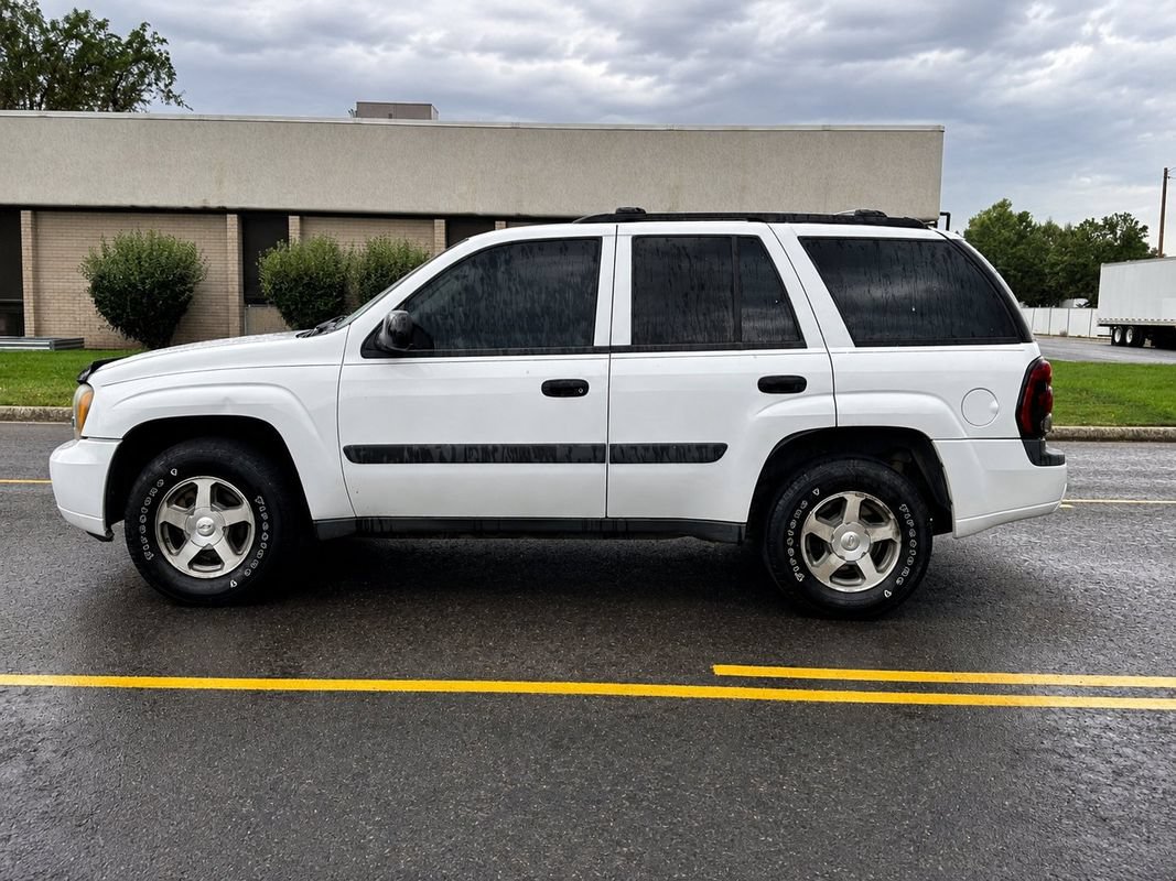 Used 2005 Chevrolet TrailBlazer LS w/ LS Preferred Equipment Group AWD/4WD image 2