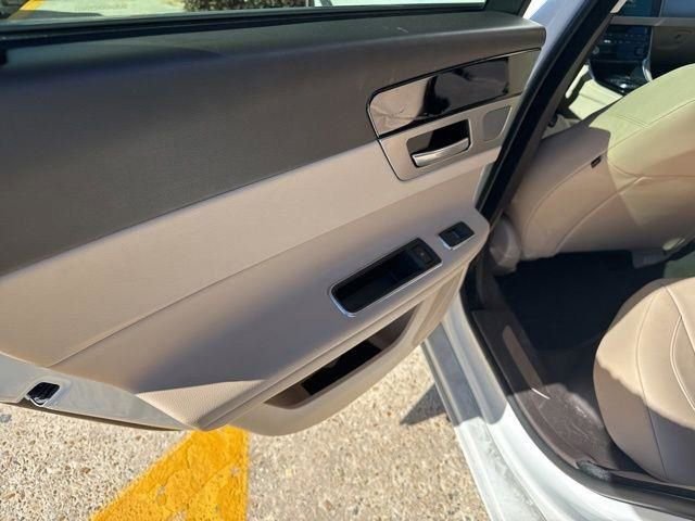 Used 2019 Jaguar XF Premium image 15