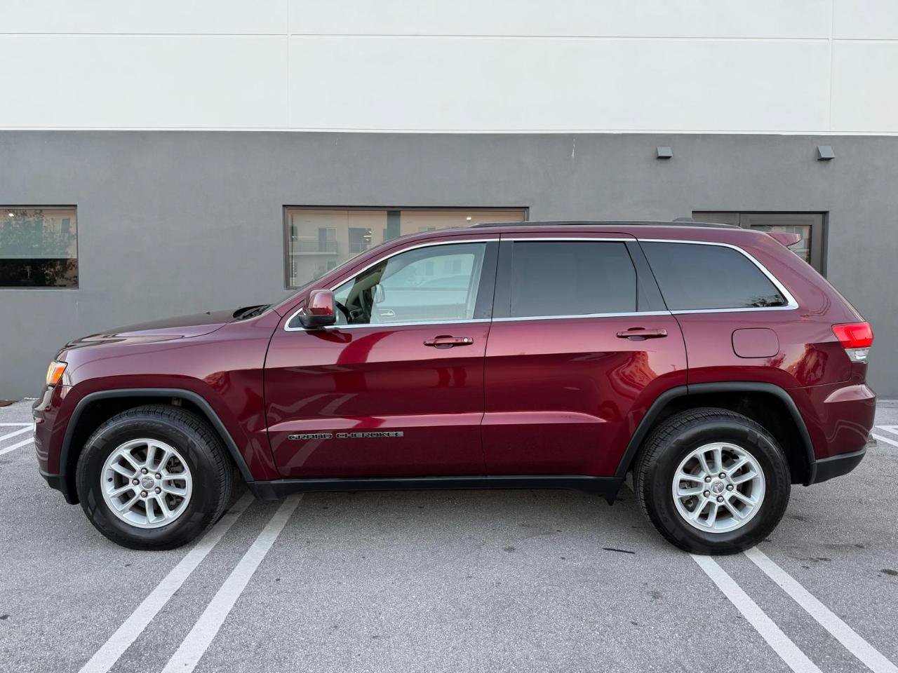 Used 2018 Jeep Grand Cherokee Laredo RWD image 7
