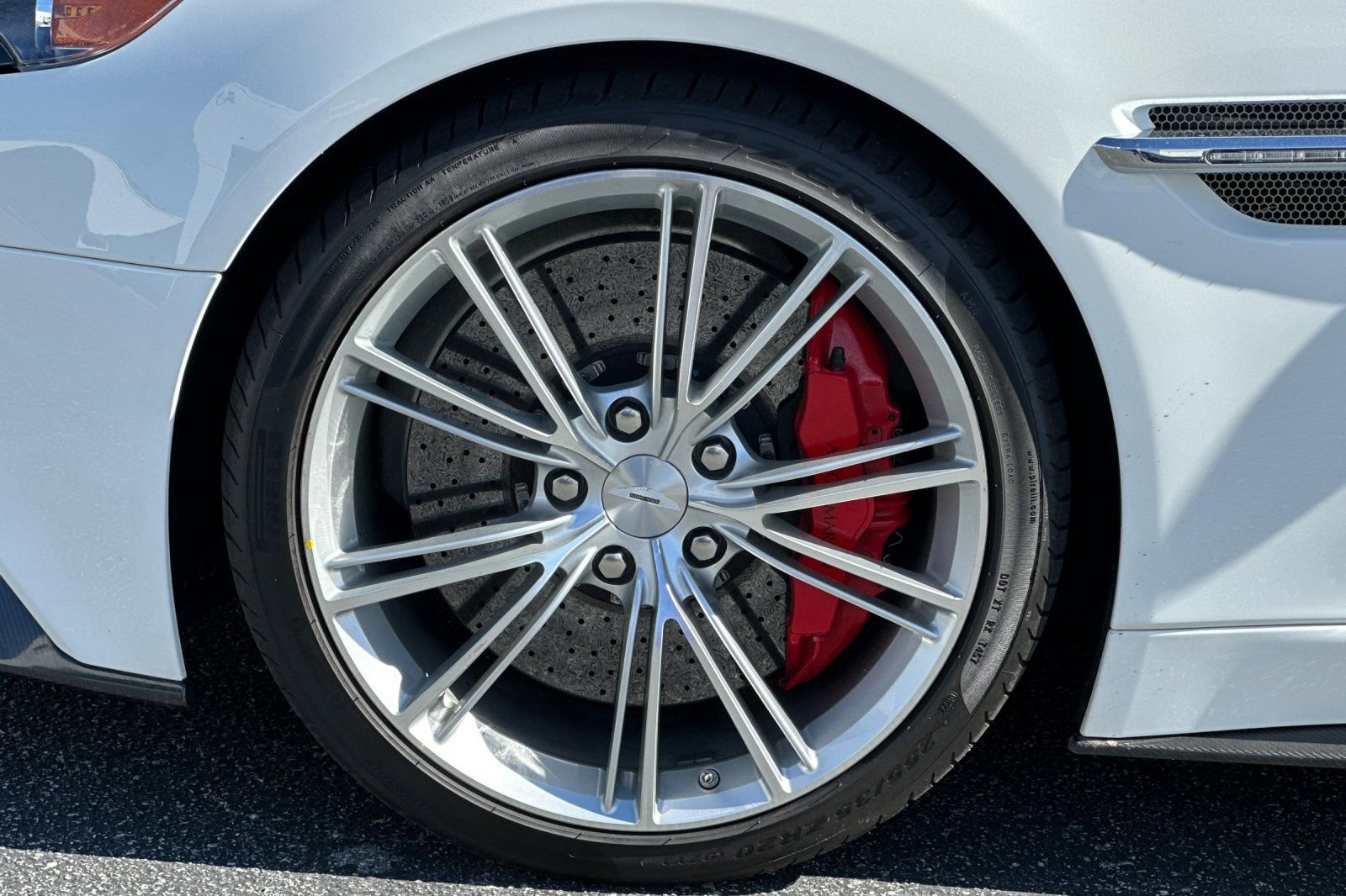 Used 2014 Aston Martin Vanquish Coupe image 31