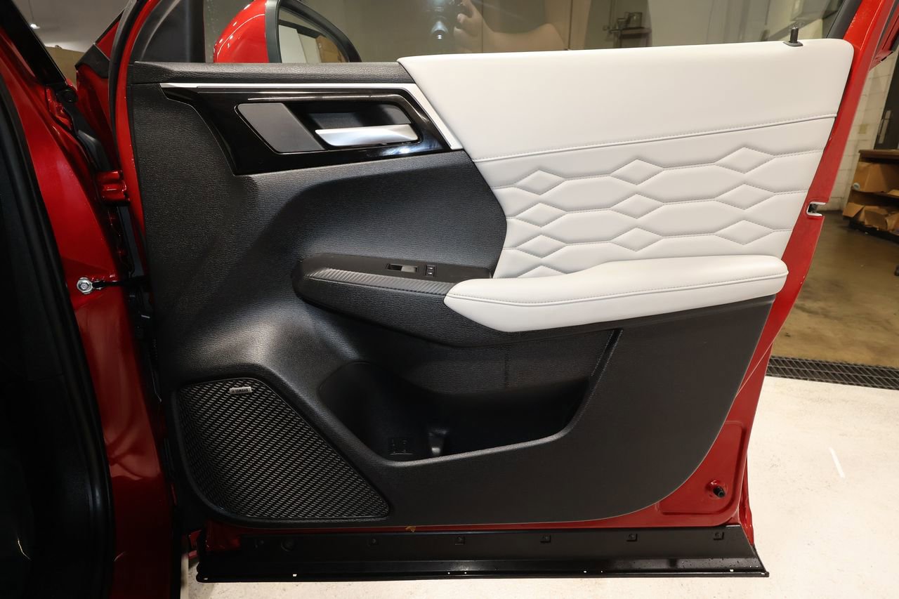 Used 2025 Mitsubishi Outlander SEL FWD image 19
