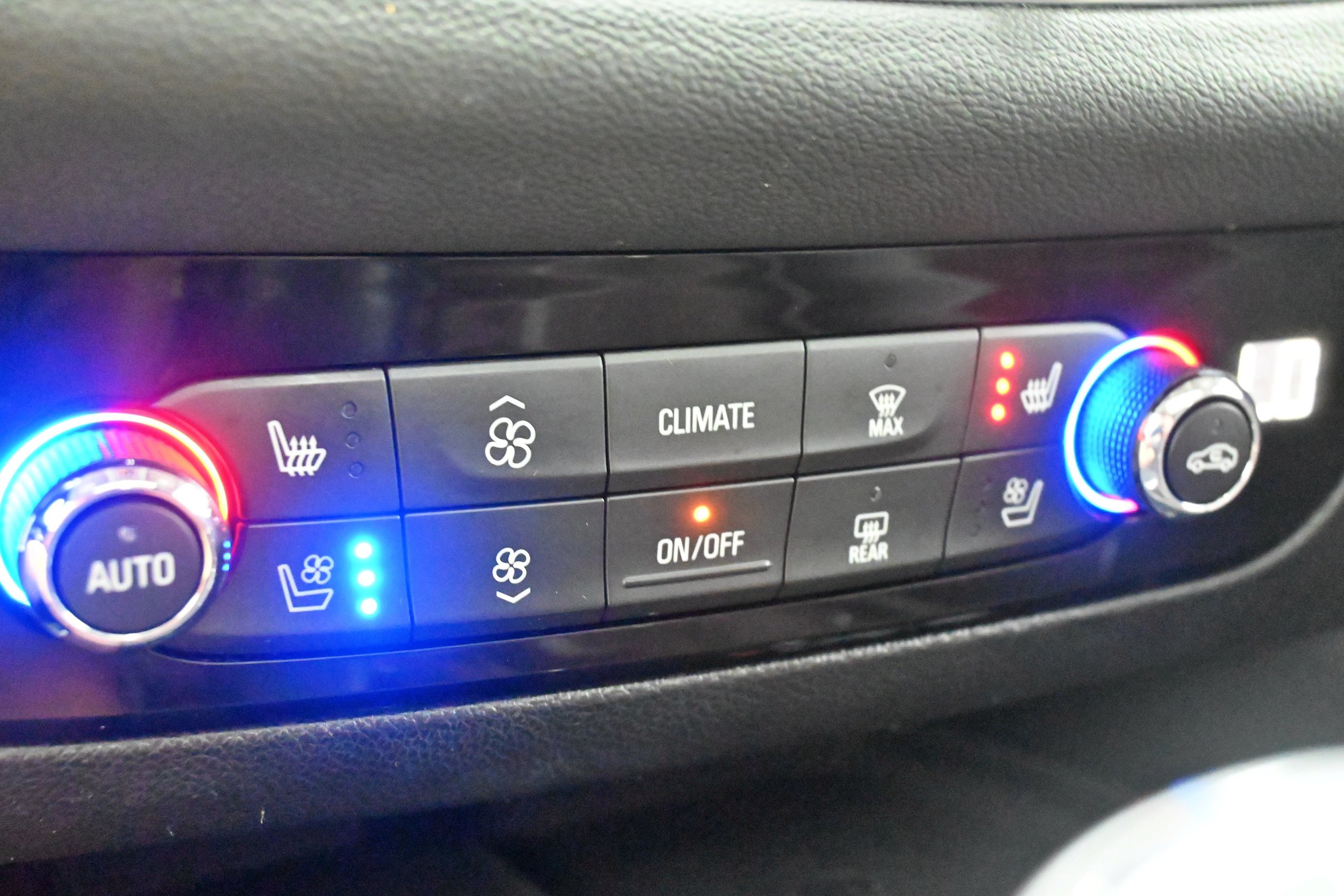 Used 2018 Buick Enclave Avenir AWD/4WD image 18