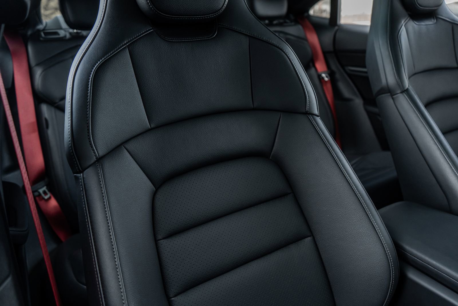 Used 2025 Porsche Taycan image 44