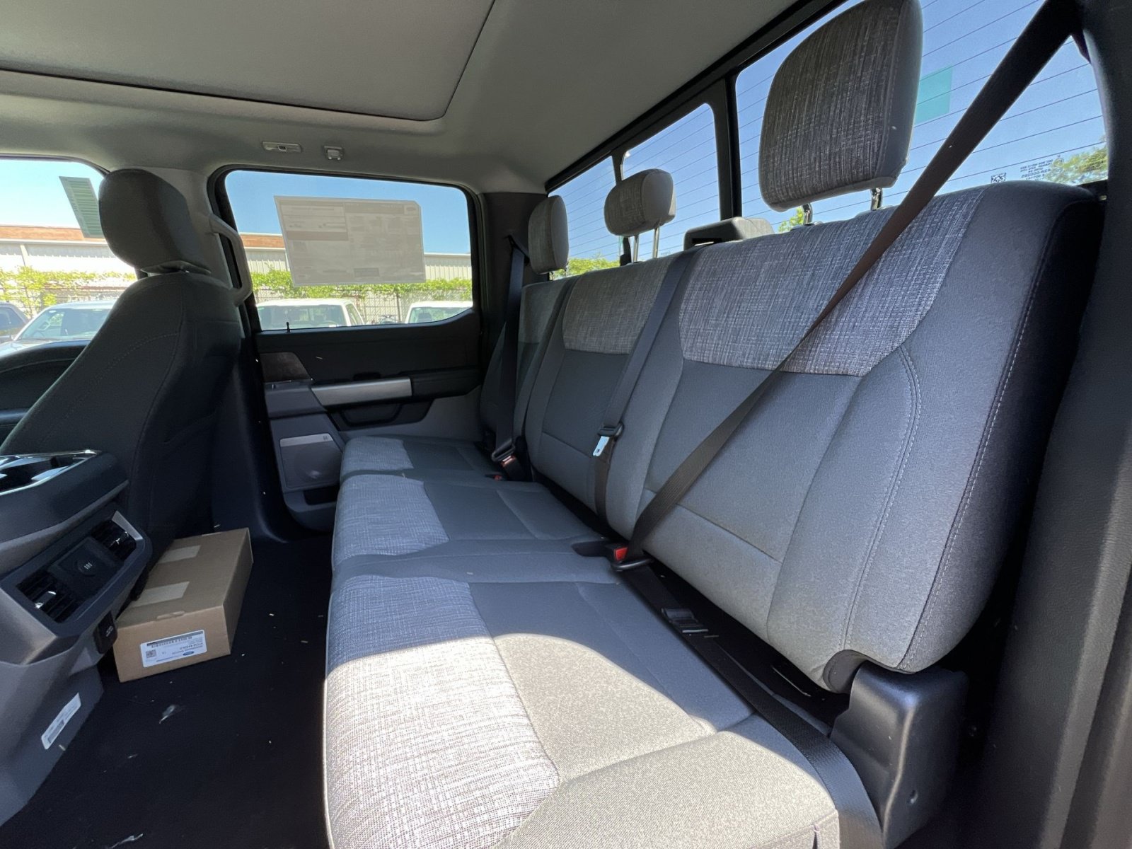 New 2026 Ford F250 XLT w/ XLT Premium Package AWD/4WD image 25