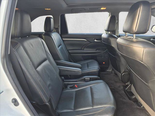 Used 2017 Toyota Highlander Limited Platinum FWD image 18