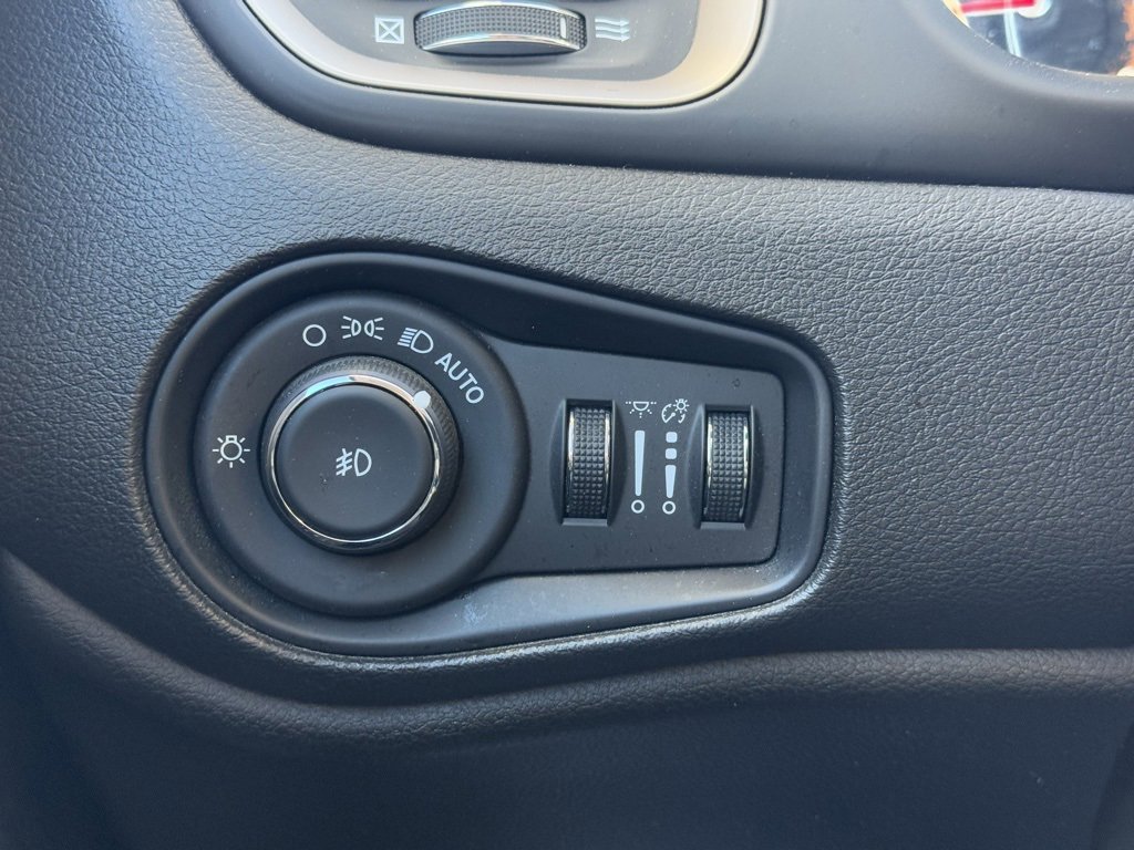 Used 2017 Jeep Renegade Latitude image 10