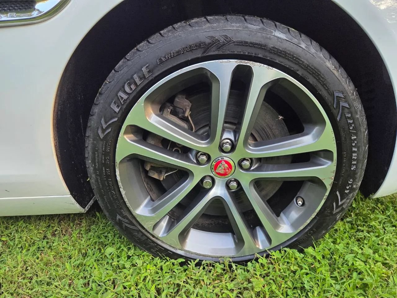 Used 2017 Jaguar XE Premium AWD/4WD image 25