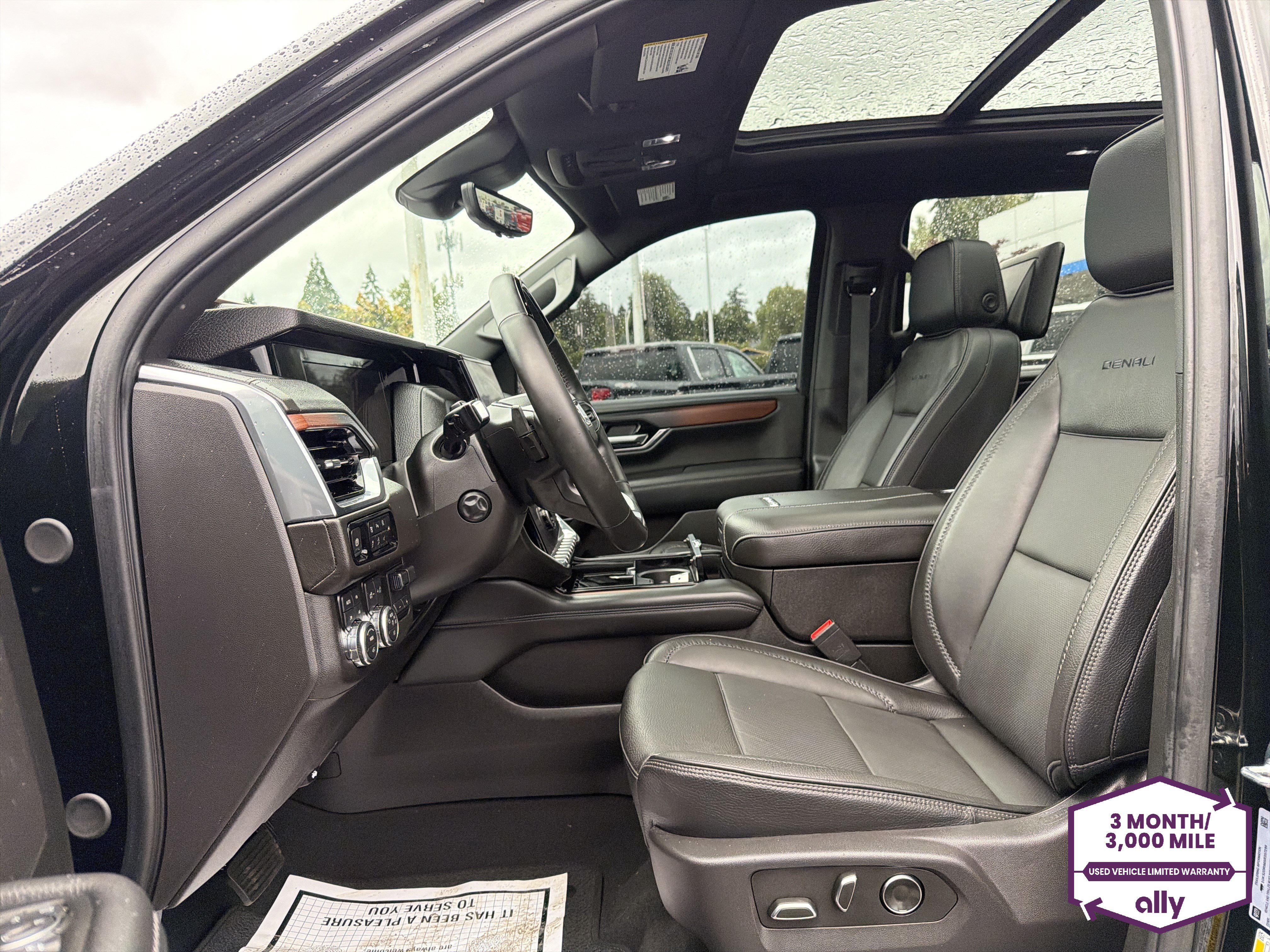 Used 2025 GMC Yukon Denali w/ Denali Reserve Package AWD/4WD image 10