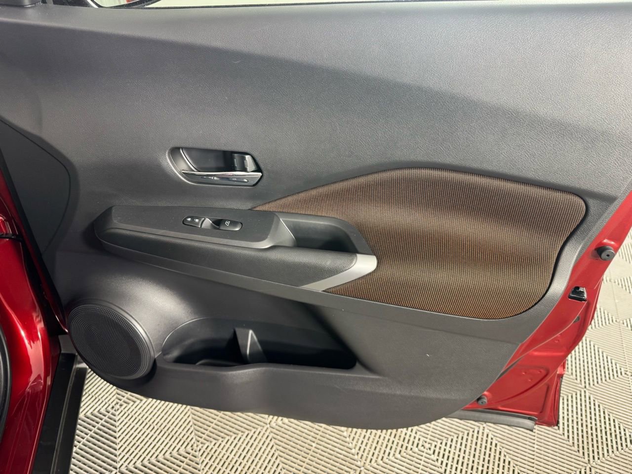 Used 2024 Nissan Kicks SR image 27