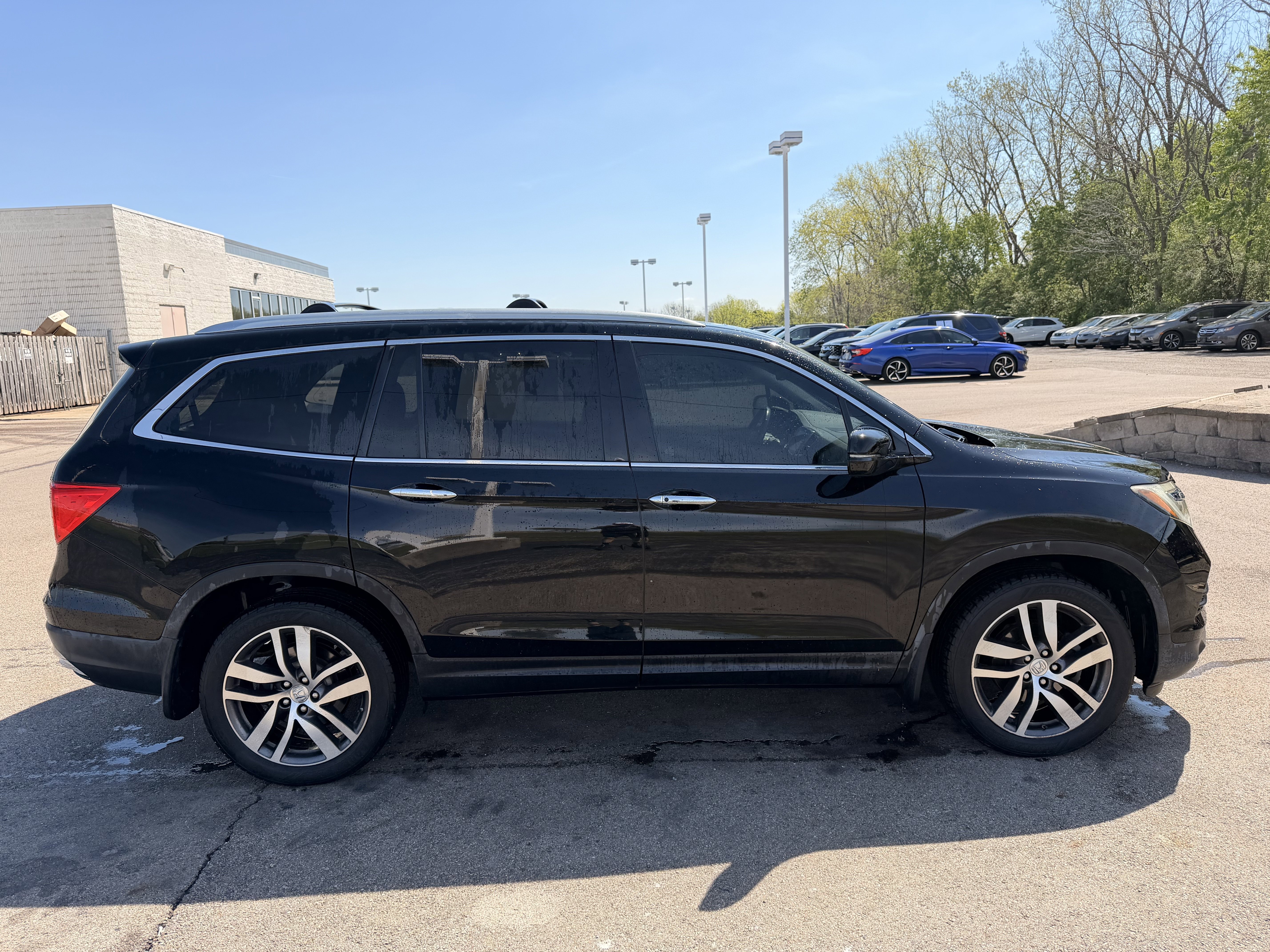 Used 2016 Honda Pilot Elite image 2