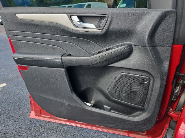 Used 2021 Ford Escape SE w/ SE Sport Appearance Package FWD image 31