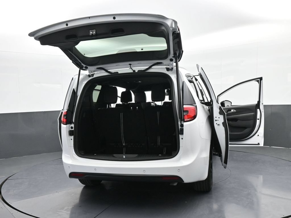 New 2026 Chrysler Pacifica Select w/ S Appearance Package FWD image 73