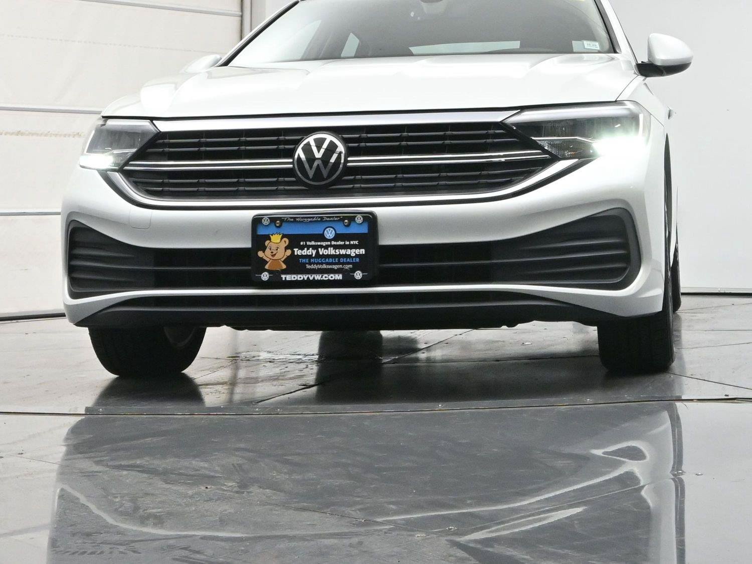 Used 2023 Volkswagen Jetta SE w/ Panoramic Sunroof Package FWD image 28