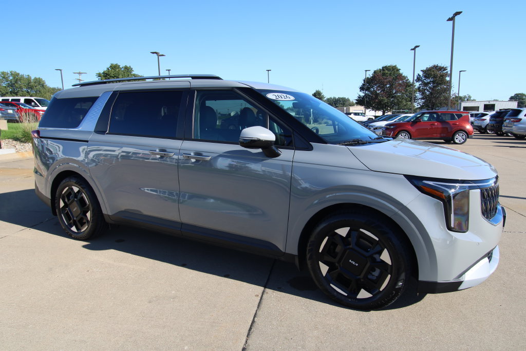 Used 2026 Kia Carnival EX FWD image 3