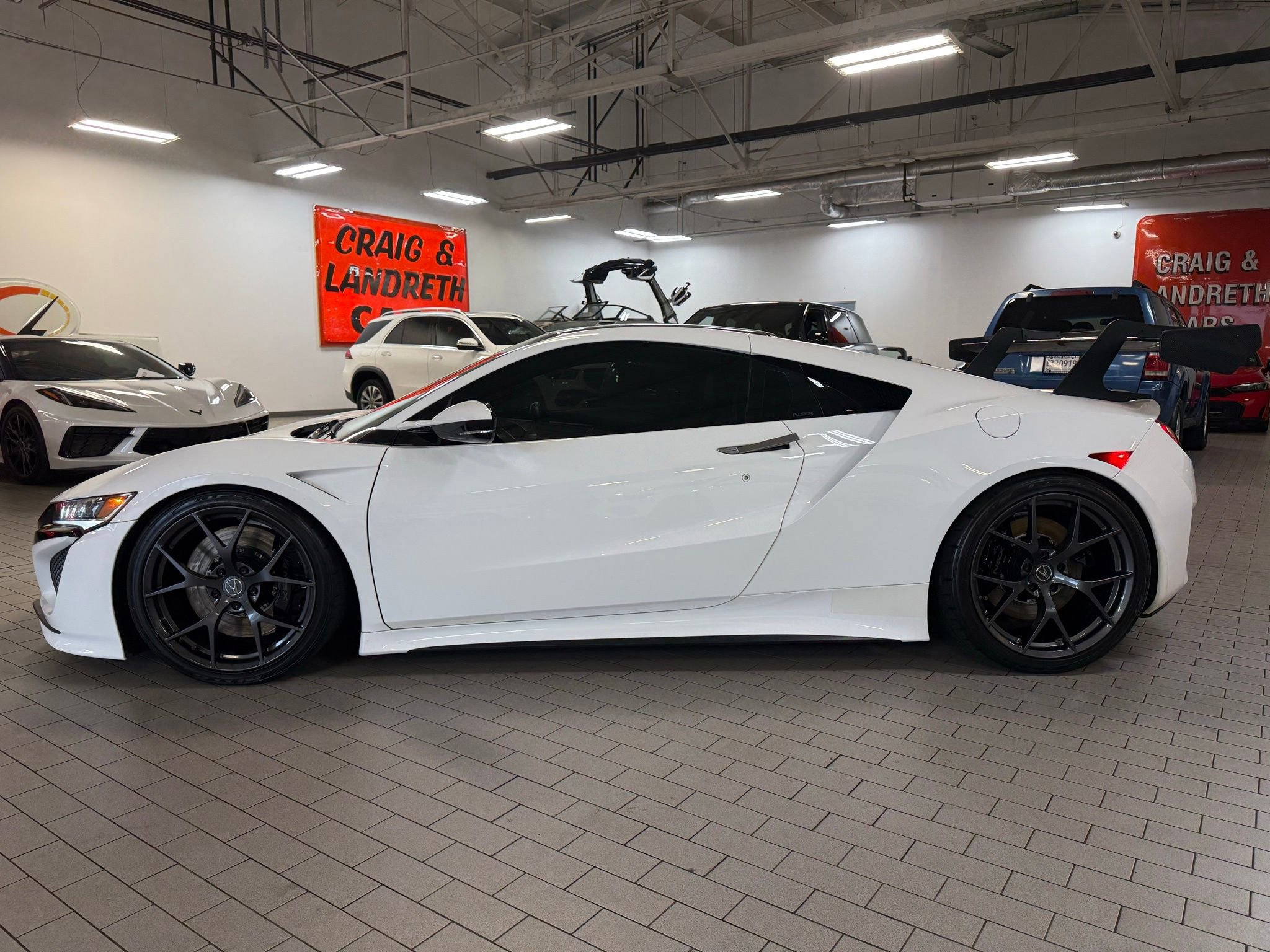Used 2017 Acura NSX image 4