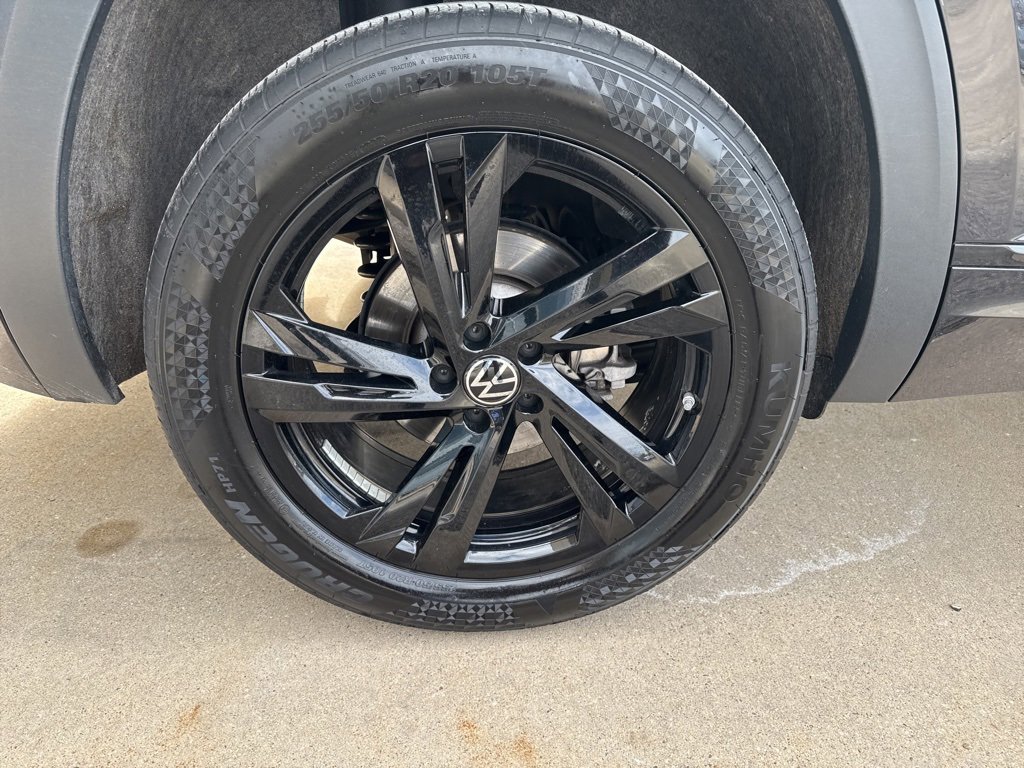 Certified 2025 Volkswagen Atlas Cross Sport SEL R-Line image 26