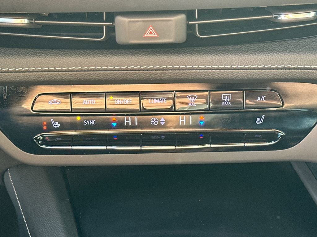 Used 2022 Buick Envision Essence w/ Safety Package FWD image 32