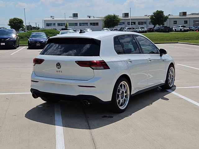 Used 2026 Volkswagen Golf SE FWD image 5