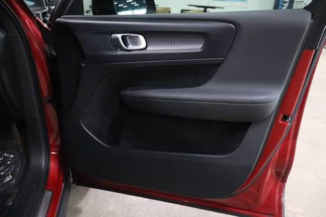 Used 2020 Volvo XC40 T5 R-Design w/ Protection Package Premier image 22