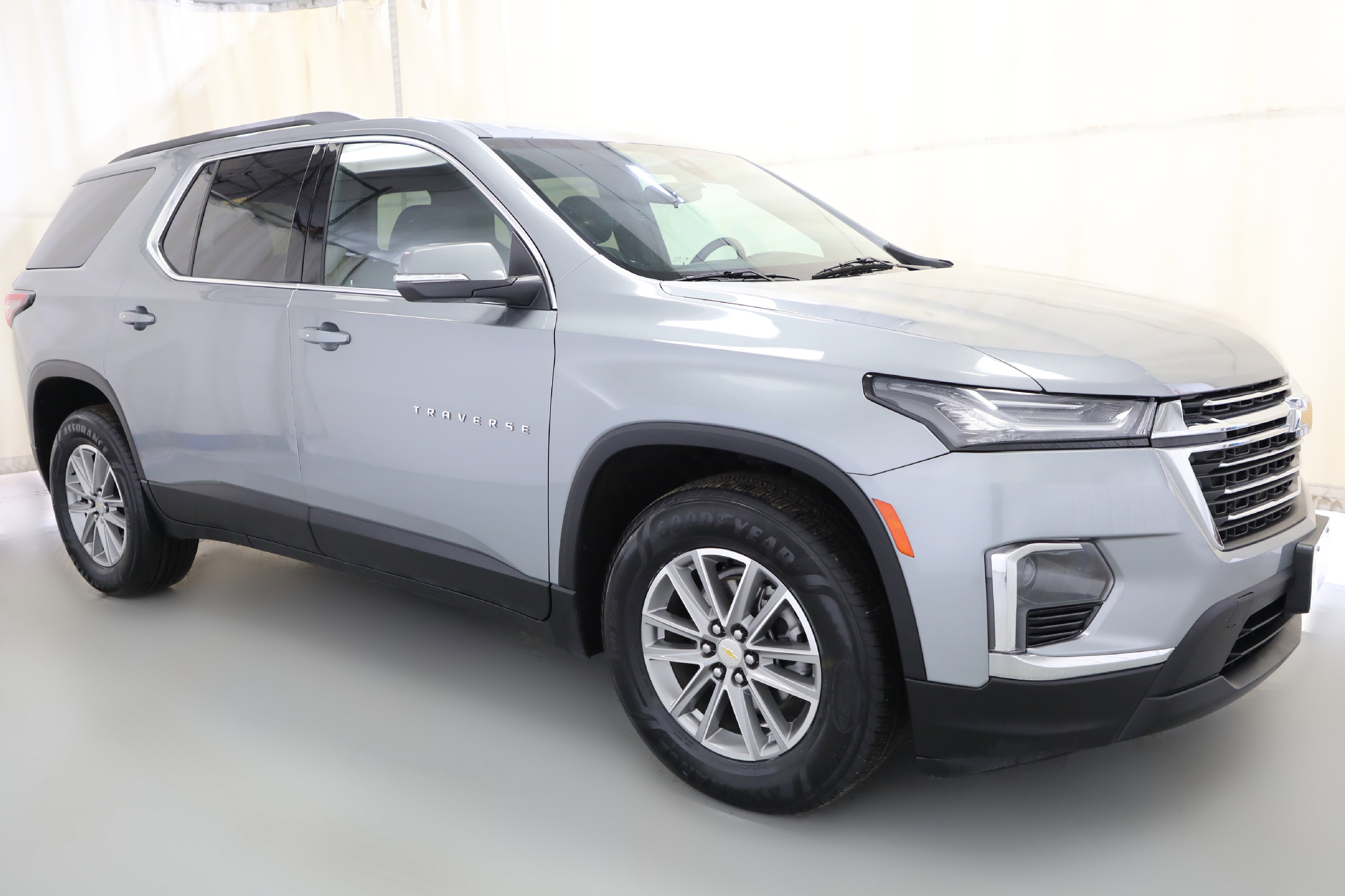 Certified 2023 Chevrolet Traverse LT image 3