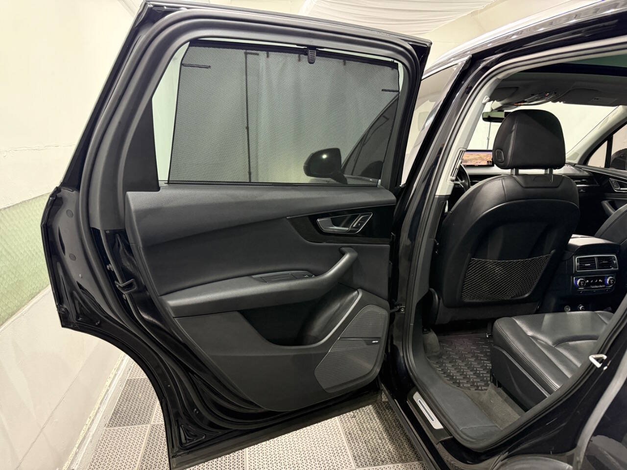 Used 2019 Audi Q7 3.0T Prestige AWD/4WD image 32