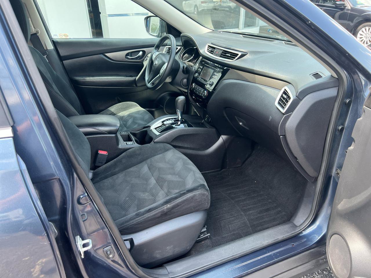 Used 2016 Nissan Rogue SV FWD image 9