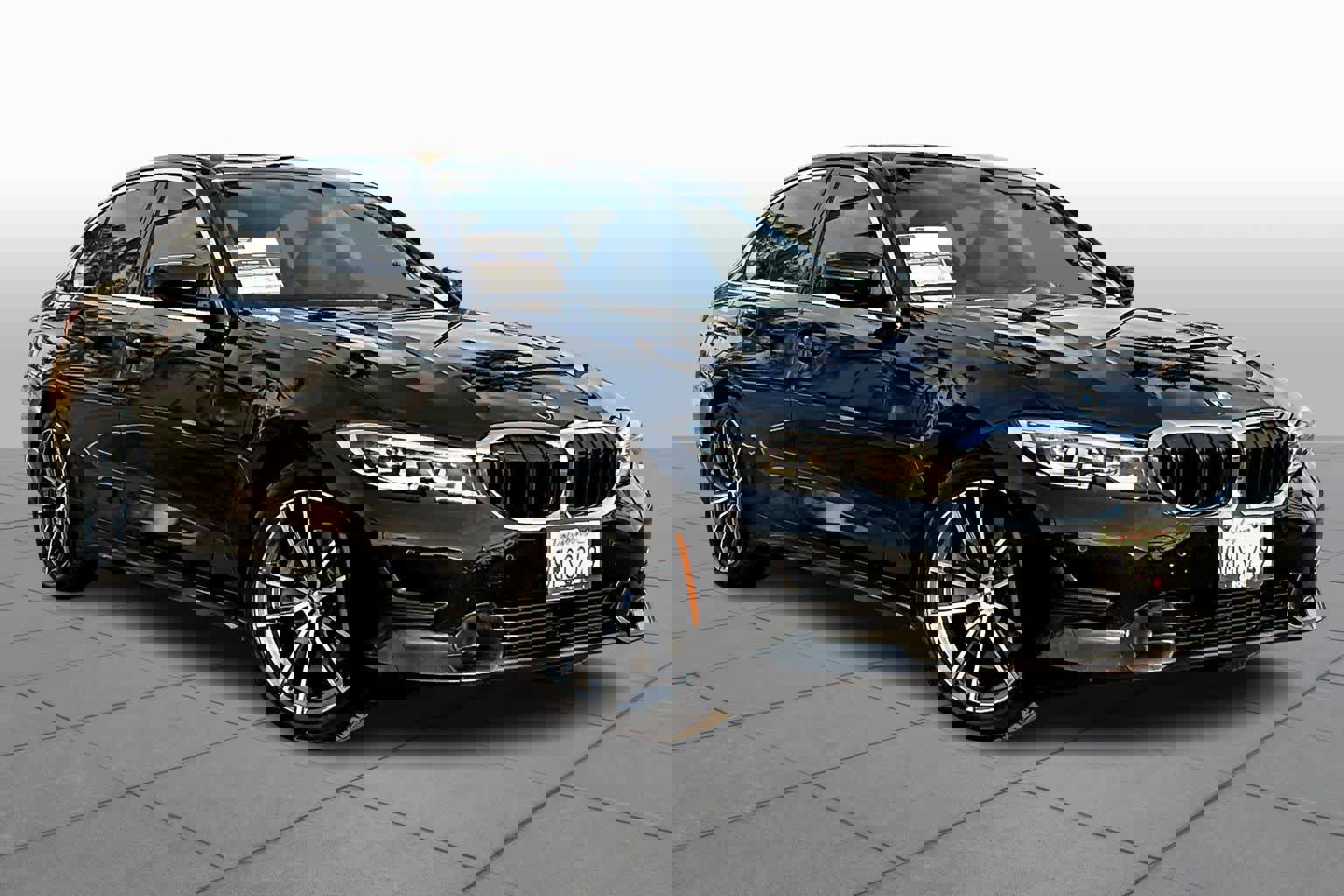 Used 2019 BMW 330i Sedan w/ Convenience Package image 2