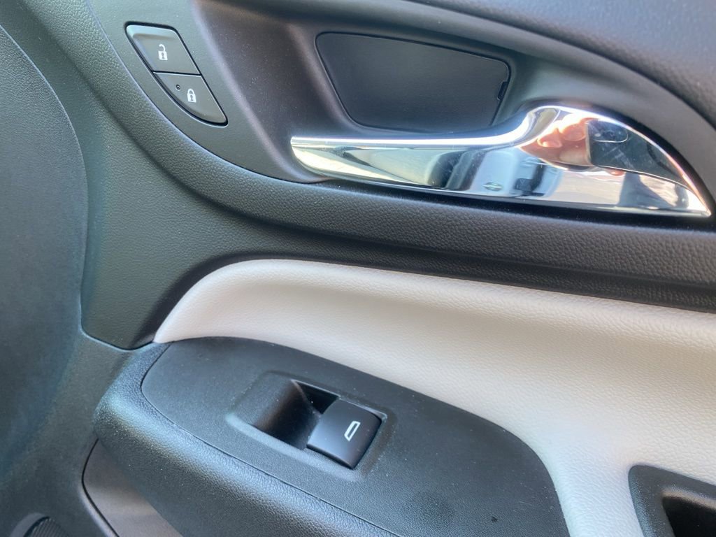 Used 2024 Chevrolet Equinox LS w/ LS Convenience Package image 24