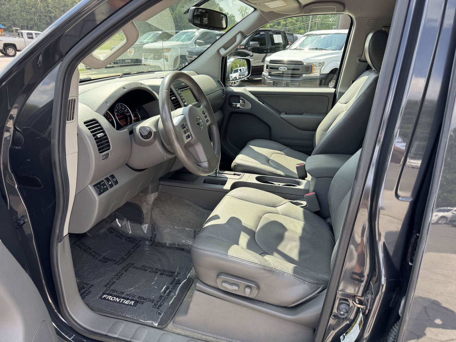 Used 2015 Nissan Frontier SL AWD/4WD image 2