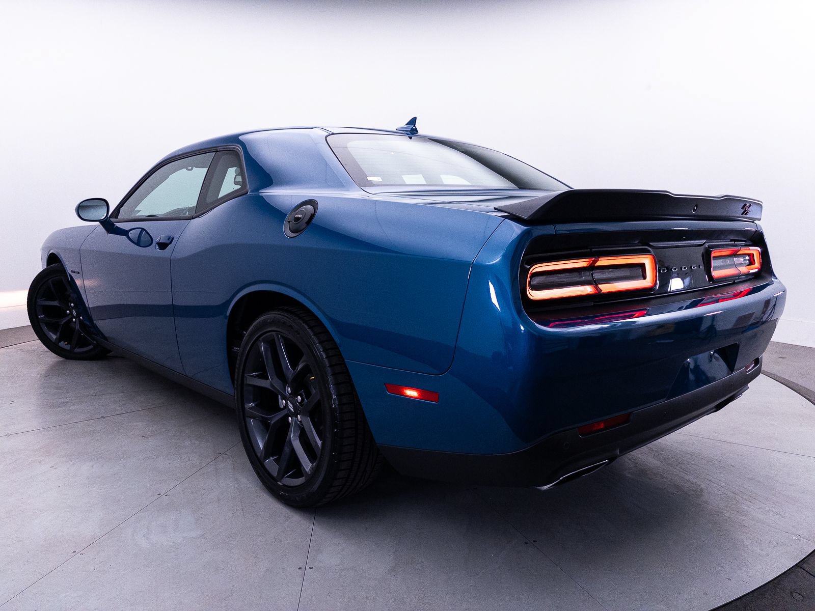 Used 2021 Dodge Challenger R/T w/ Driver Convenience Group RWD image 3