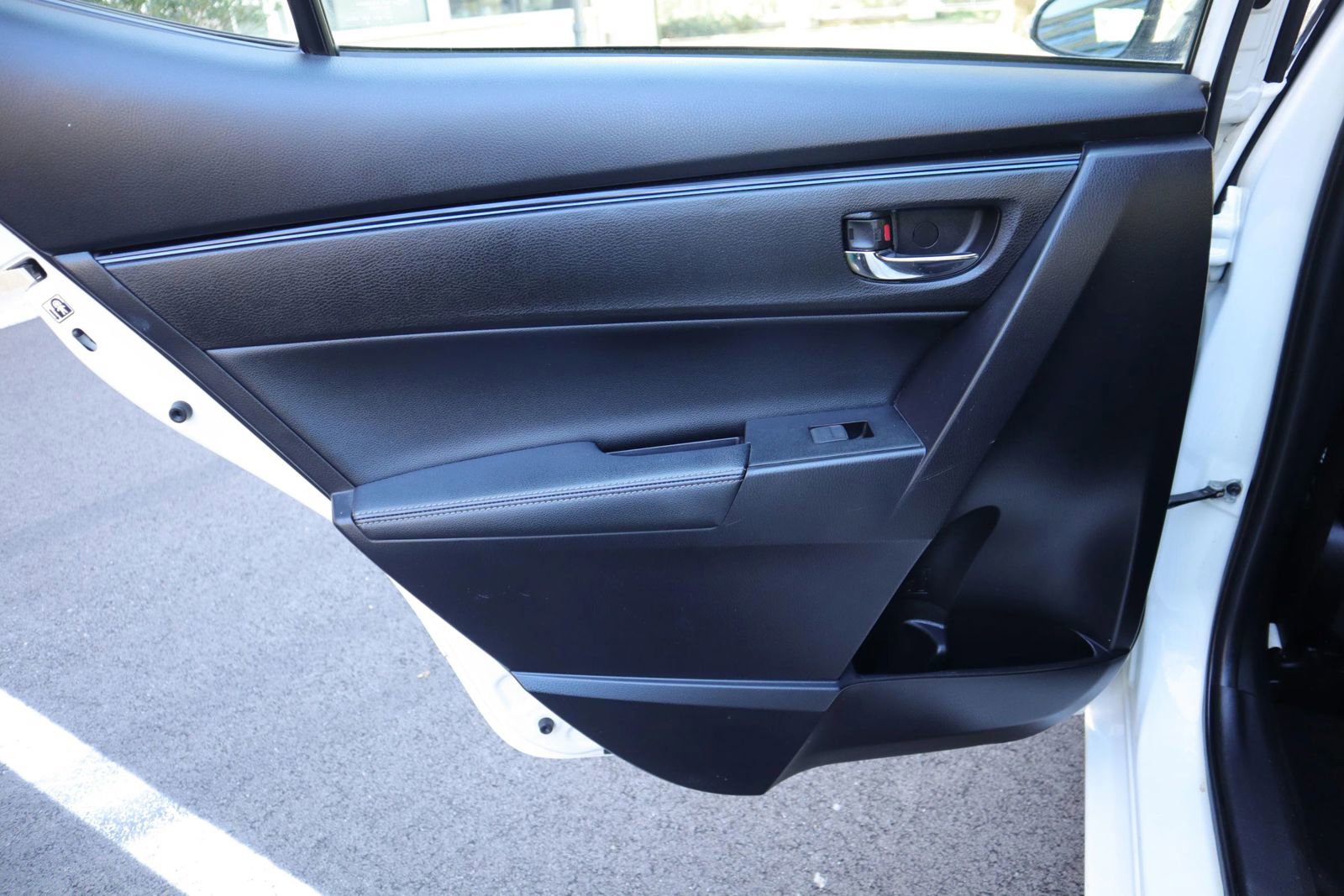 Used 2018 Toyota Corolla SE w/ SE Premium Package FWD image 18