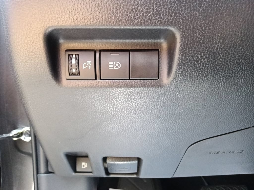 Used 2025 Toyota RAV4 LE AWD/4WD image 18