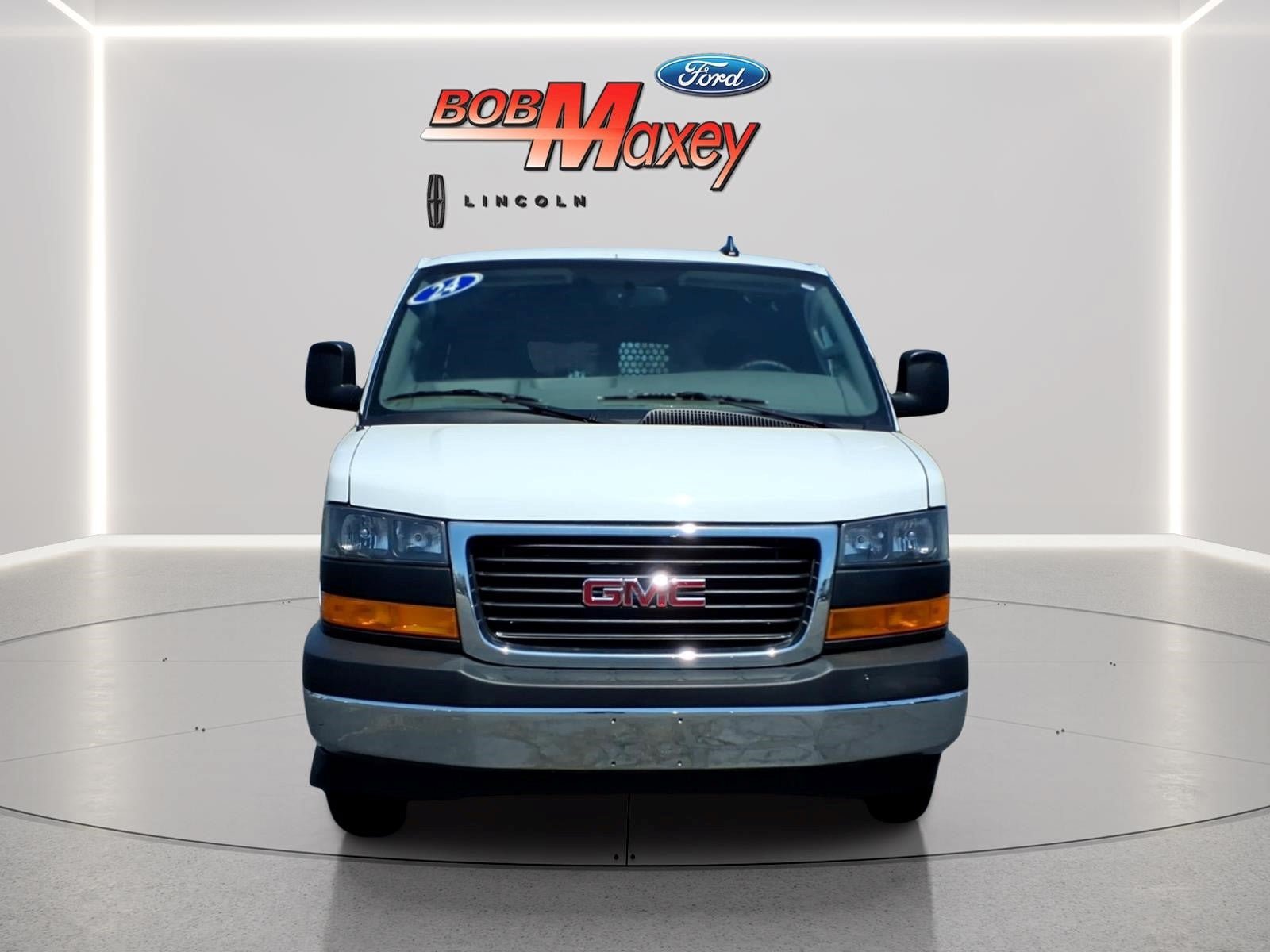 Used 2024 GMC Savana 2500 w/ Driver Convenience Package RWD image 2