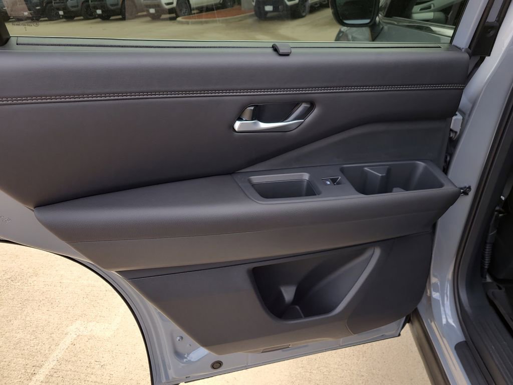 New 2026 Nissan Pathfinder Platinum FWD image 13