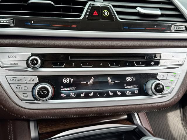 Used 2020 BMW 750i xDrive AWD/4WD image 19