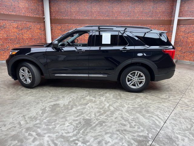 Used 2022 Ford Explorer XLT w/ Equipment Group 202A image 2