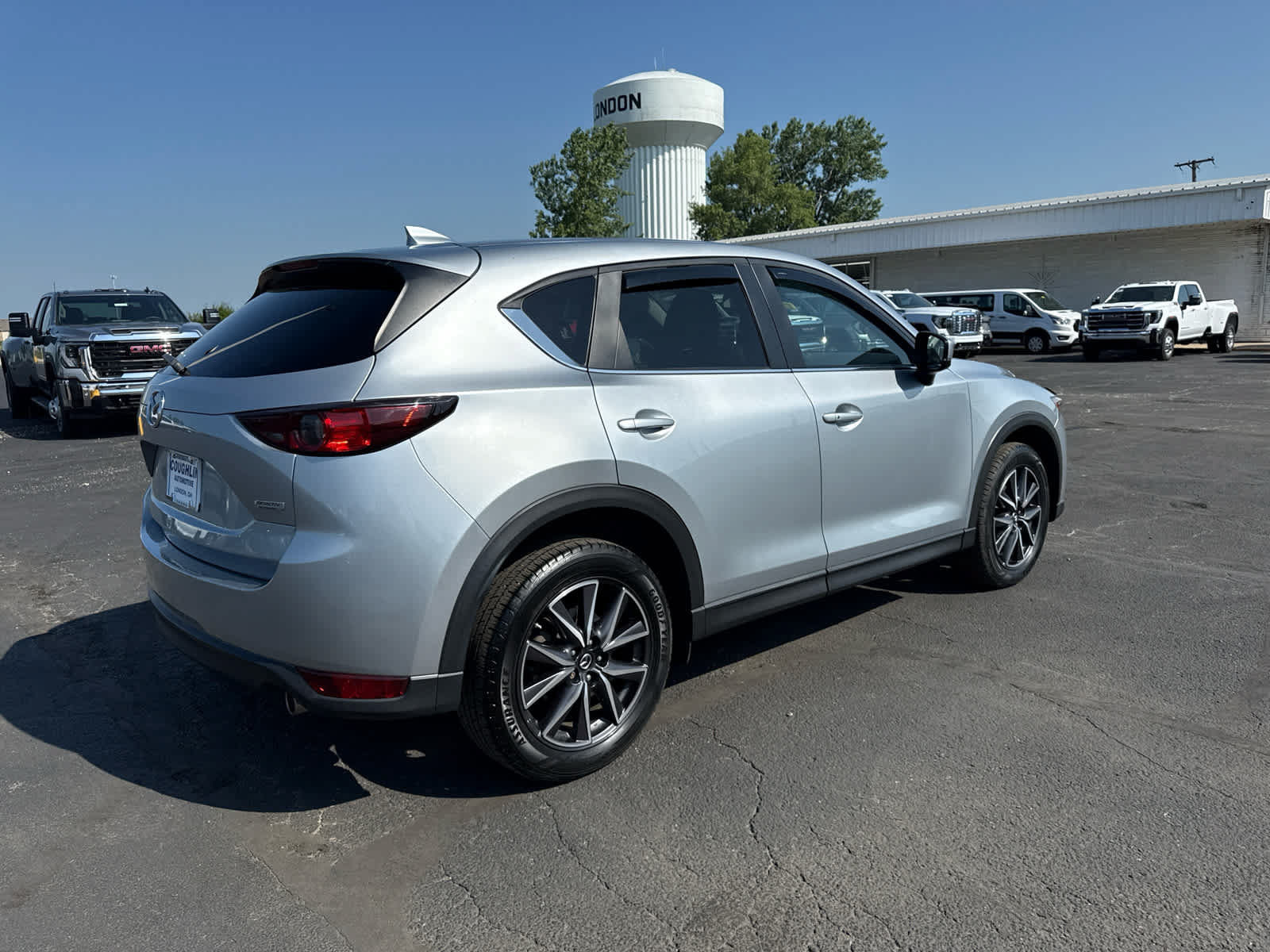 Used 2018 MAZDA CX-5 Touring w/ Preferred Equipment Package AWD/4WD image 5
