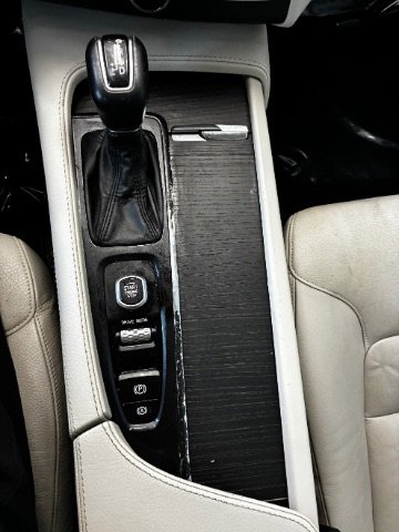 Used 2020 Volvo XC90 T5 Momentum w/ Protection Package Premier image 24