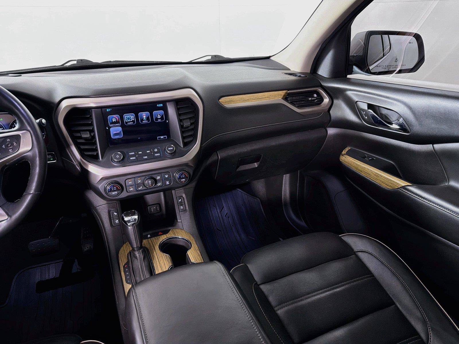 Used 2017 GMC Acadia Denali w/ Technology Package FWD image 28