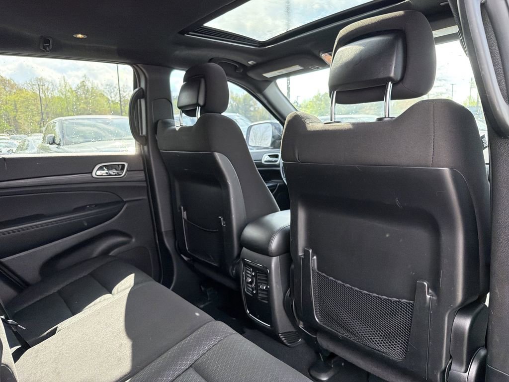 Used 2020 Jeep Grand Cherokee Laredo image 16
